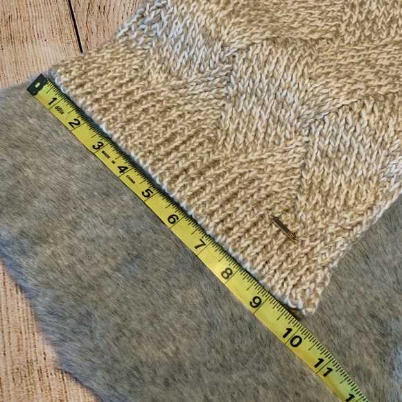 Black Rivet Knit Scarf - Picture 8 of 9